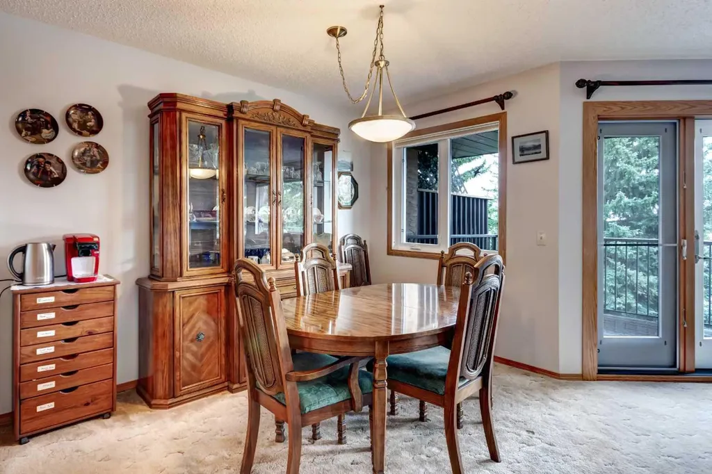 118 Strathcona Road SW Calgary AB T3H 1P3