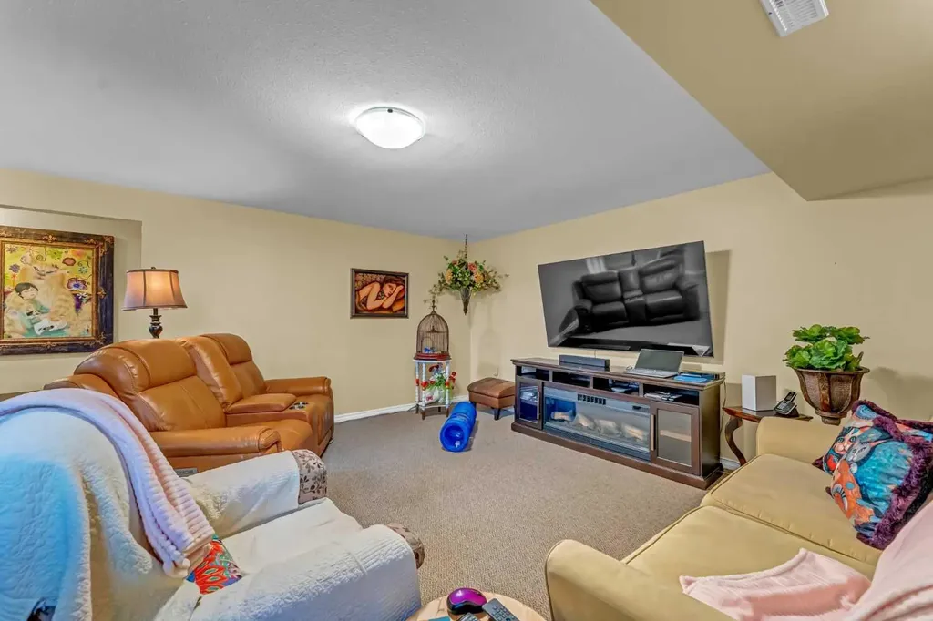 1030 5 Street SE Medicine Hat AB T1A8T5