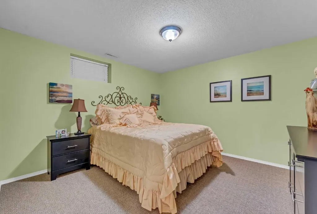 1030 5 Street SE Medicine Hat AB T1A8T5