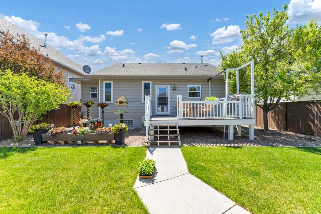 1030 5 Street SE Medicine Hat AB T1A8T5