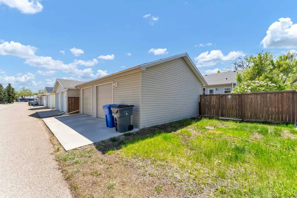 1030 5 Street SE Medicine Hat AB T1A8T5