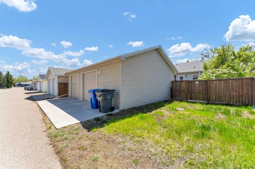 1030 5 Street SE Medicine Hat AB T1A8T5