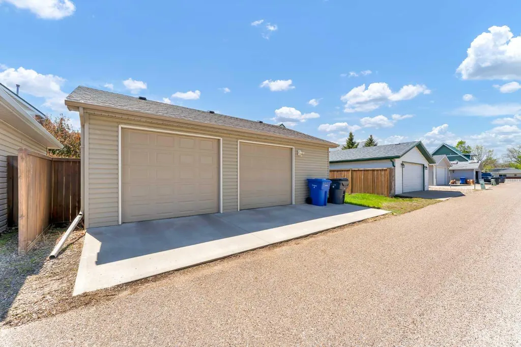 1030 5 Street SE Medicine Hat AB T1A8T5