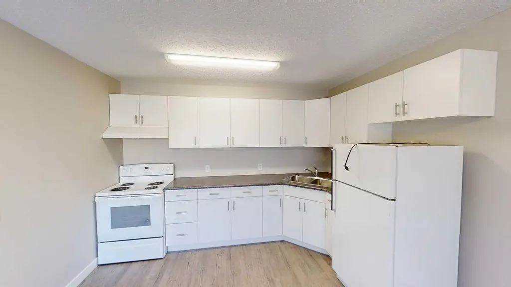 9932 105 Avenue Grande Prairie AB T8V1G9