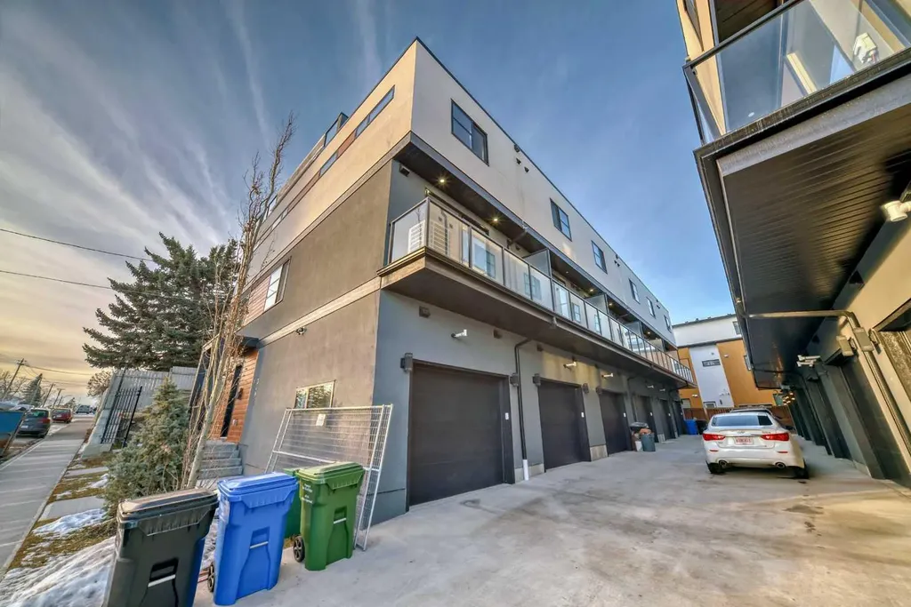 3404 8 Avenue SW Calgary AB t3c2z7