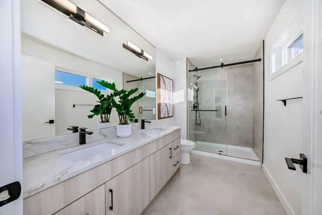 3404 8 Avenue SW Calgary AB t3c2z7