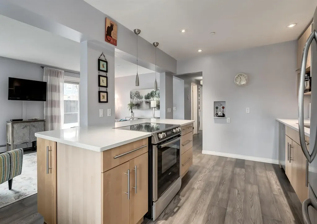 2208 17a Street SW Calgary AB T2T 4S1
