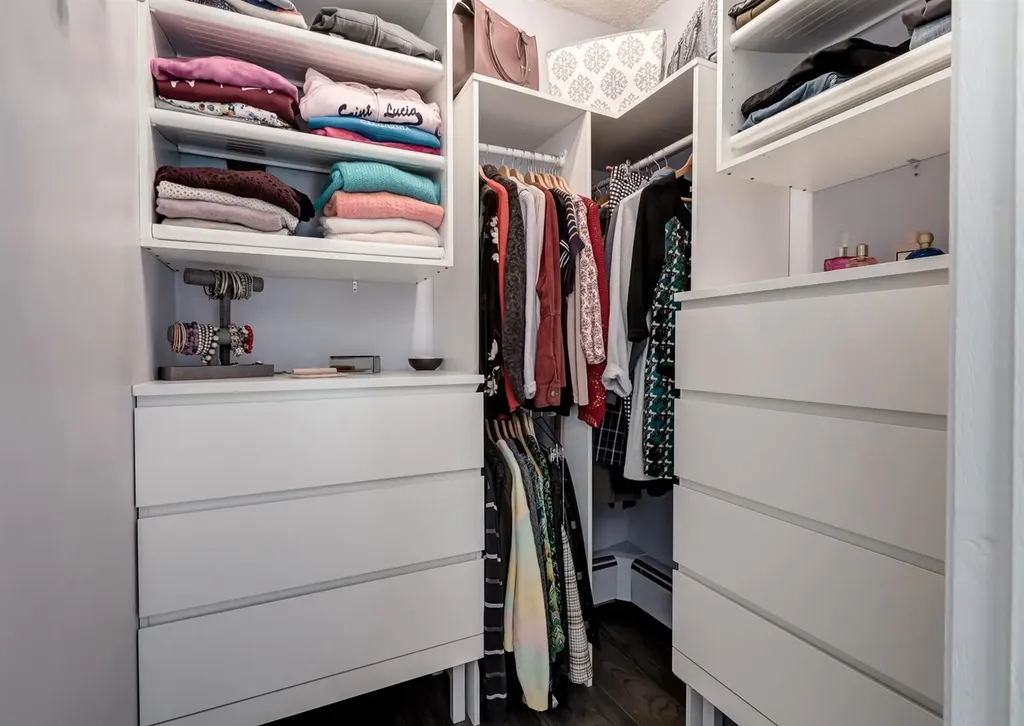 2208 17a Street SW Calgary AB T2T 4S1