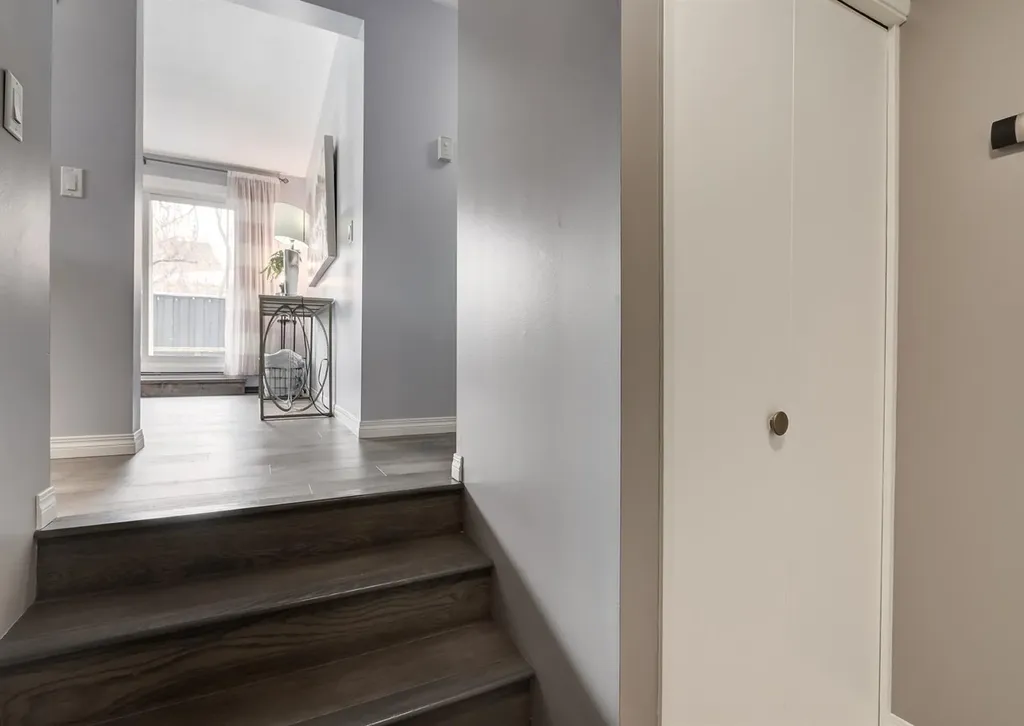 2208 17a Street SW Calgary AB T2T 4S1