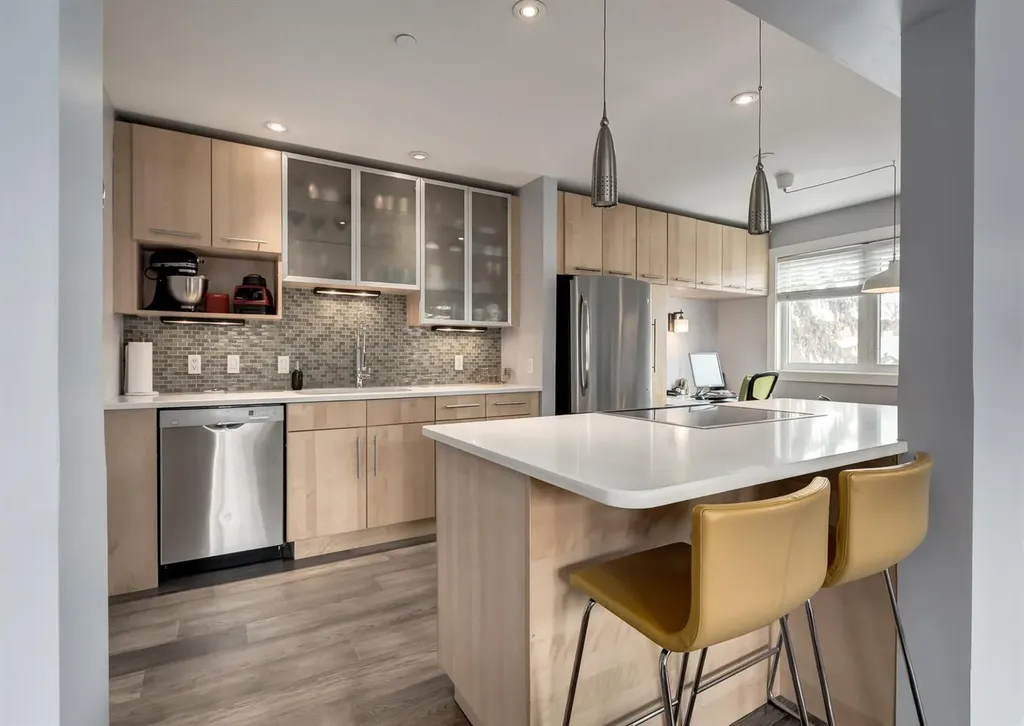 2208 17a Street SW Calgary AB T2T 4S1