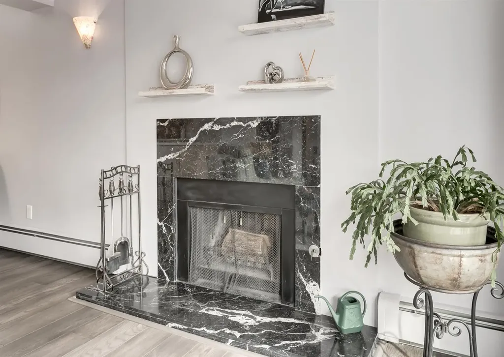 2208 17a Street SW Calgary AB T2T 4S1