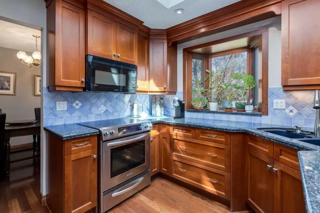 2724 Palliser Drive SW Calgary AB T2V 4G2