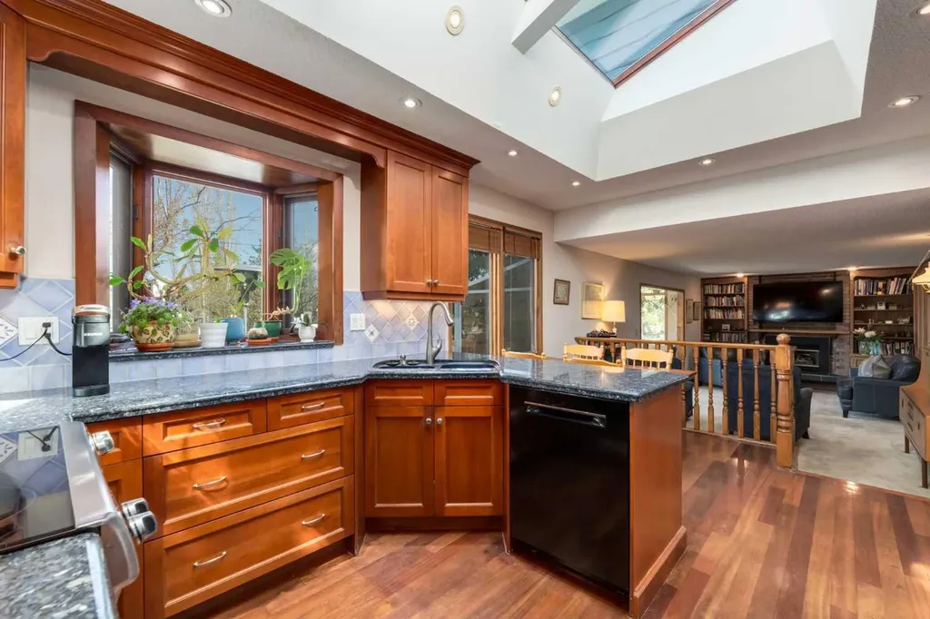 2724 Palliser Drive SW Calgary AB T2V 4G2
