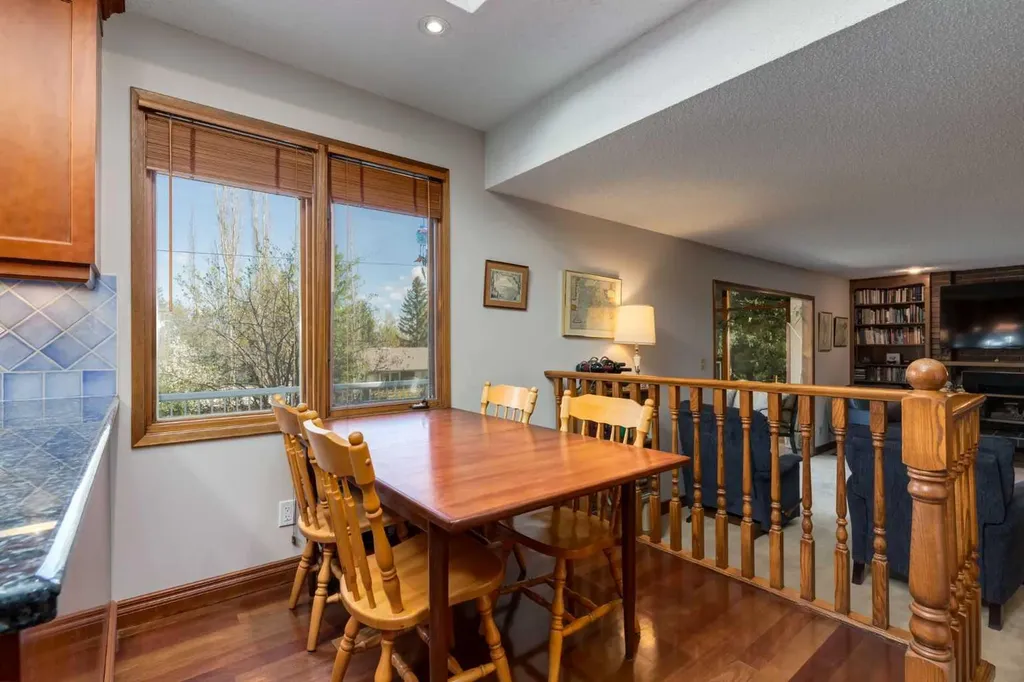 2724 Palliser Drive SW Calgary AB T2V 4G2