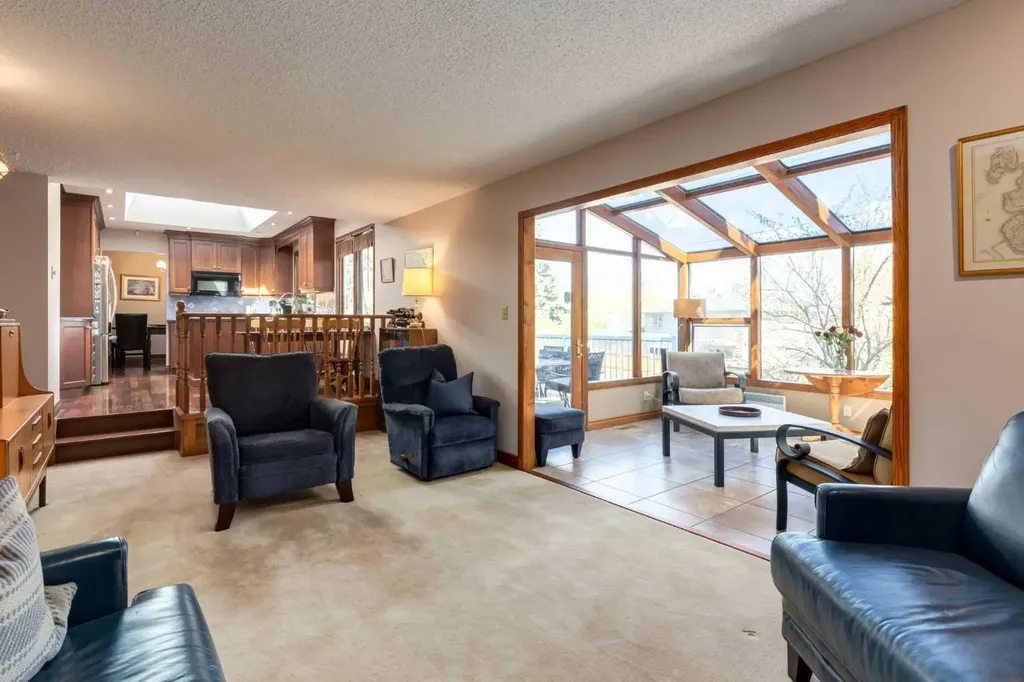 2724 Palliser Drive SW Calgary AB T2V 4G2