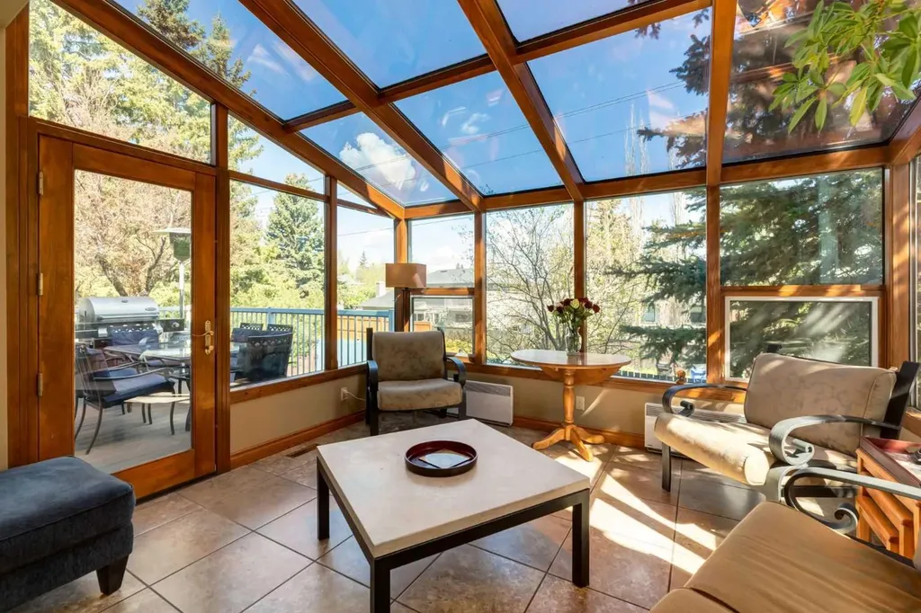 2724 Palliser Drive SW Calgary AB T2V 4G2