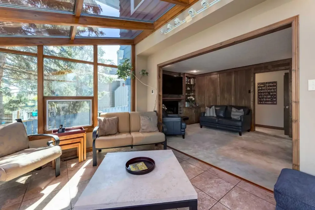 2724 Palliser Drive SW Calgary AB T2V 4G2