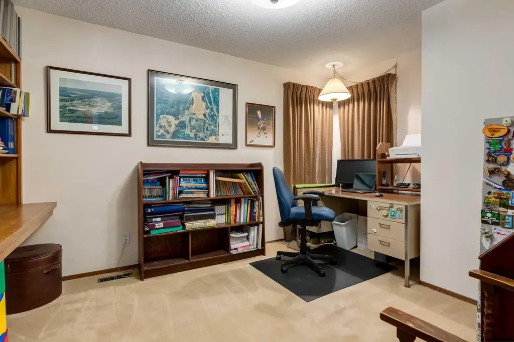 2724 Palliser Drive SW Calgary AB T2V 4G2