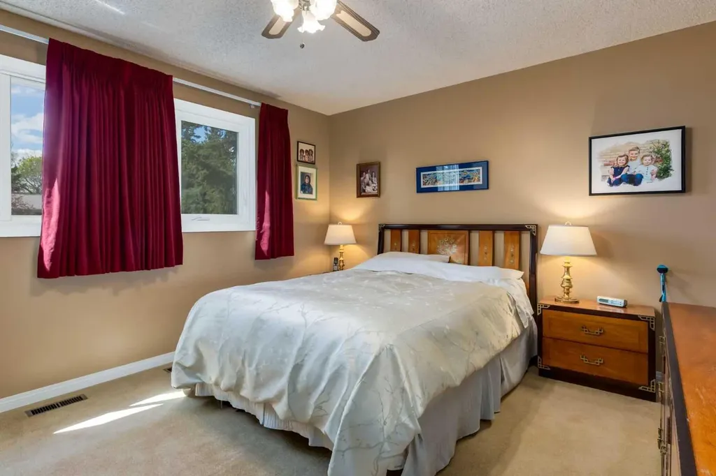 2724 Palliser Drive SW Calgary AB T2V 4G2