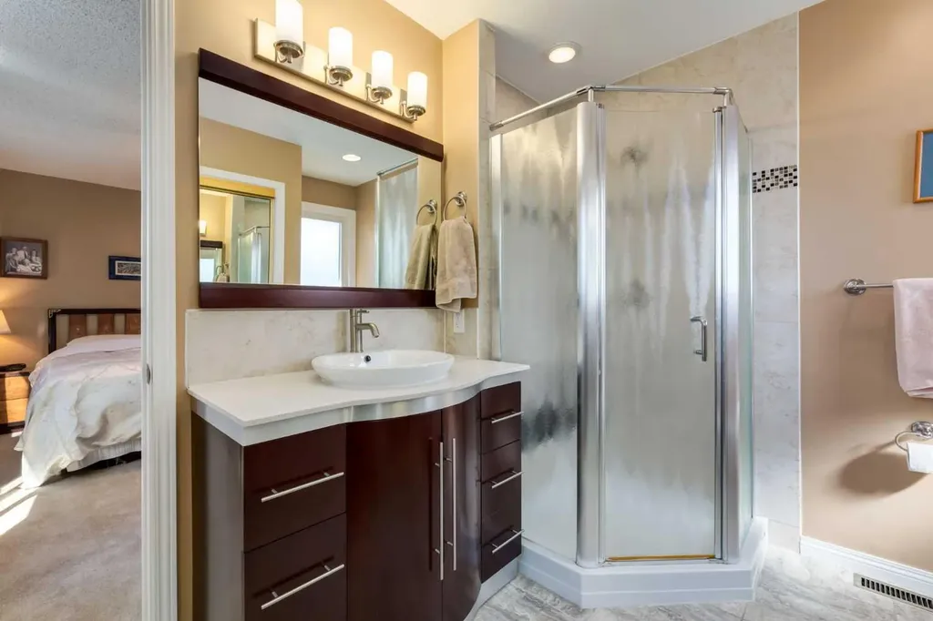 2724 Palliser Drive SW Calgary AB T2V 4G2