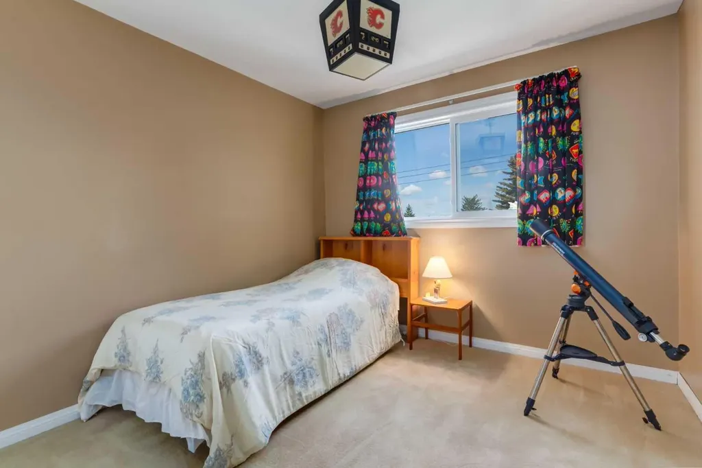 2724 Palliser Drive SW Calgary AB T2V 4G2