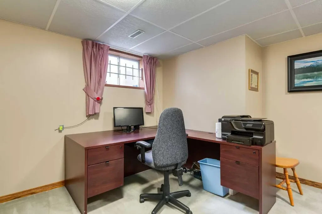 2724 Palliser Drive SW Calgary AB T2V 4G2