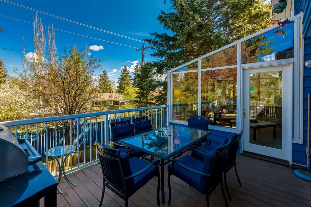 2724 Palliser Drive SW Calgary AB T2V 4G2