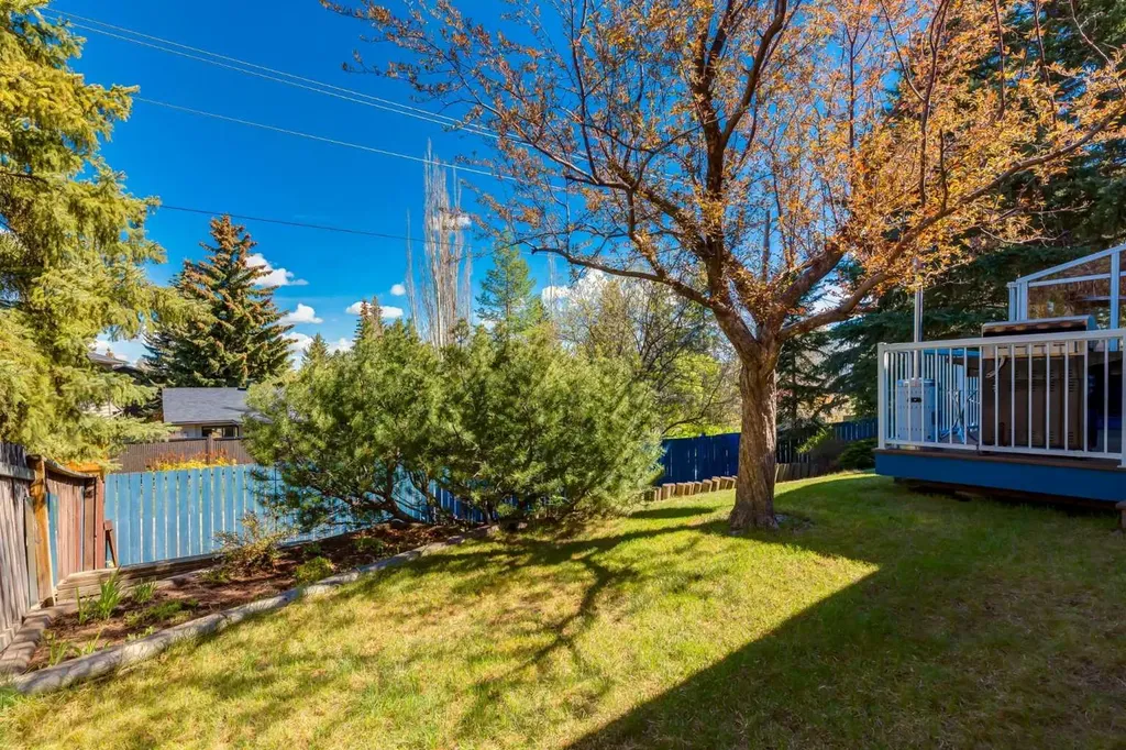 2724 Palliser Drive SW Calgary AB T2V 4G2