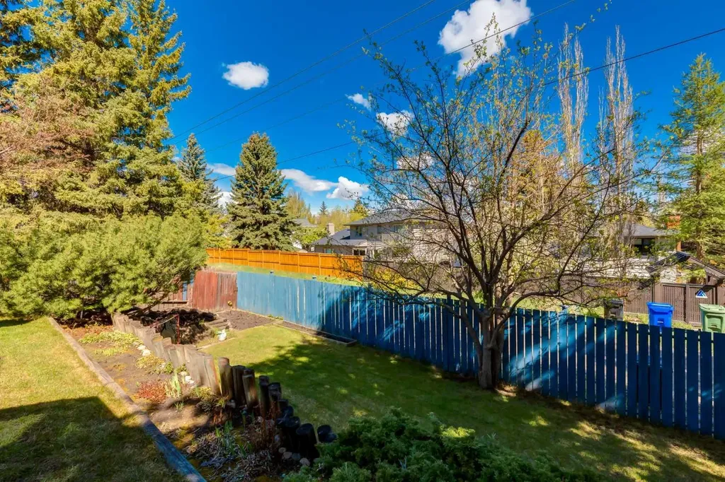 2724 Palliser Drive SW Calgary AB T2V 4G2