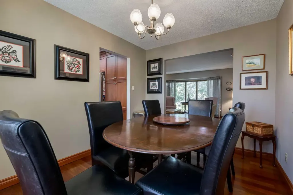 2724 Palliser Drive SW Calgary AB T2V 4G2