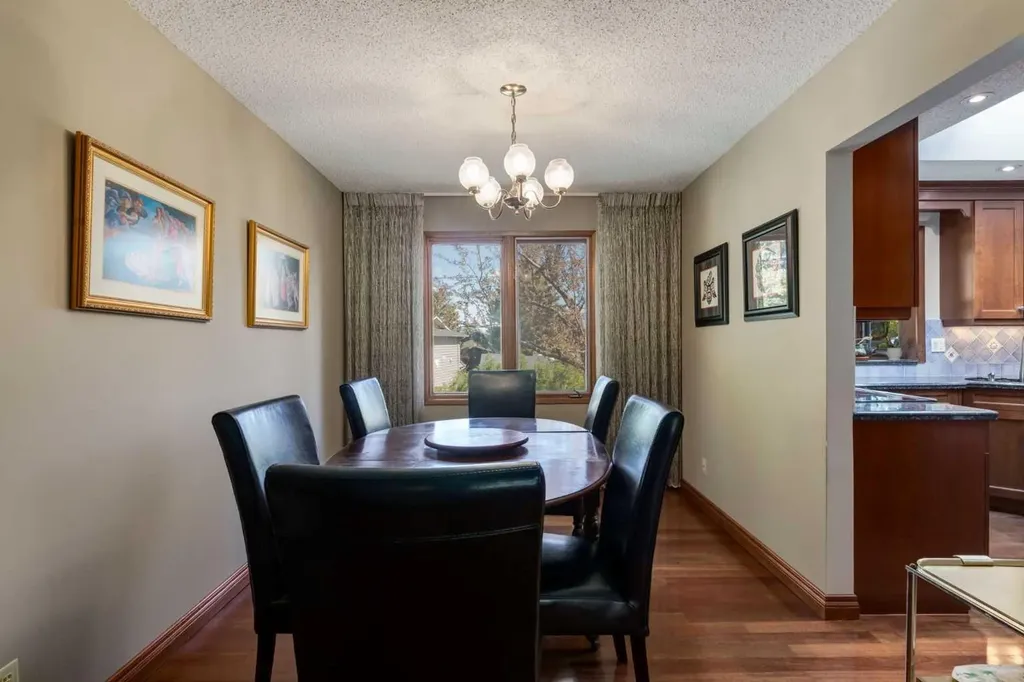 2724 Palliser Drive SW Calgary AB T2V 4G2