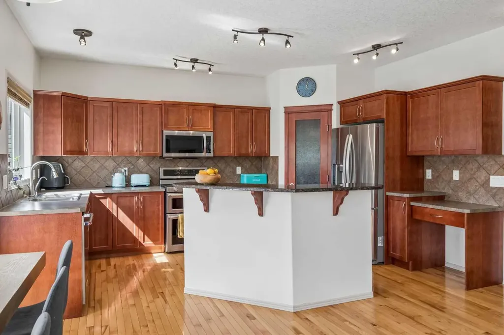 231 Hawkmere View Chestermere AB T1X 1T8