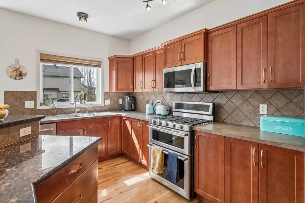 231 Hawkmere View Chestermere AB T1X 1T8