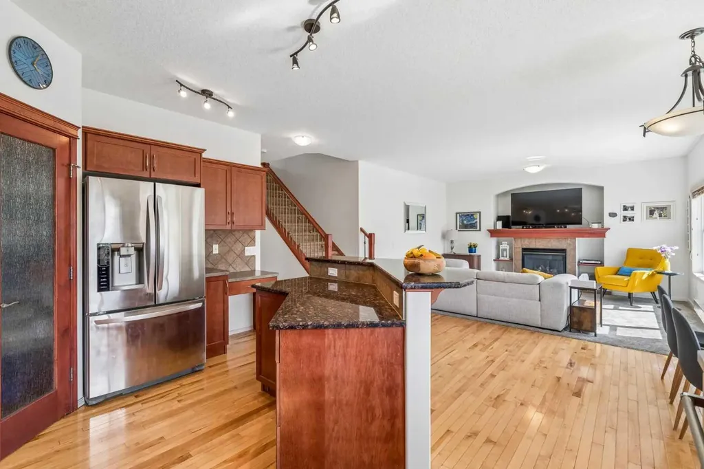 231 Hawkmere View Chestermere AB T1X 1T8