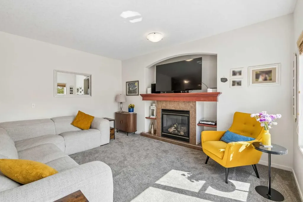 231 Hawkmere View Chestermere AB T1X 1T8