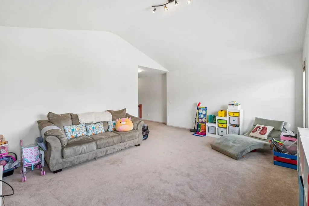 231 Hawkmere View Chestermere AB T1X 1T8