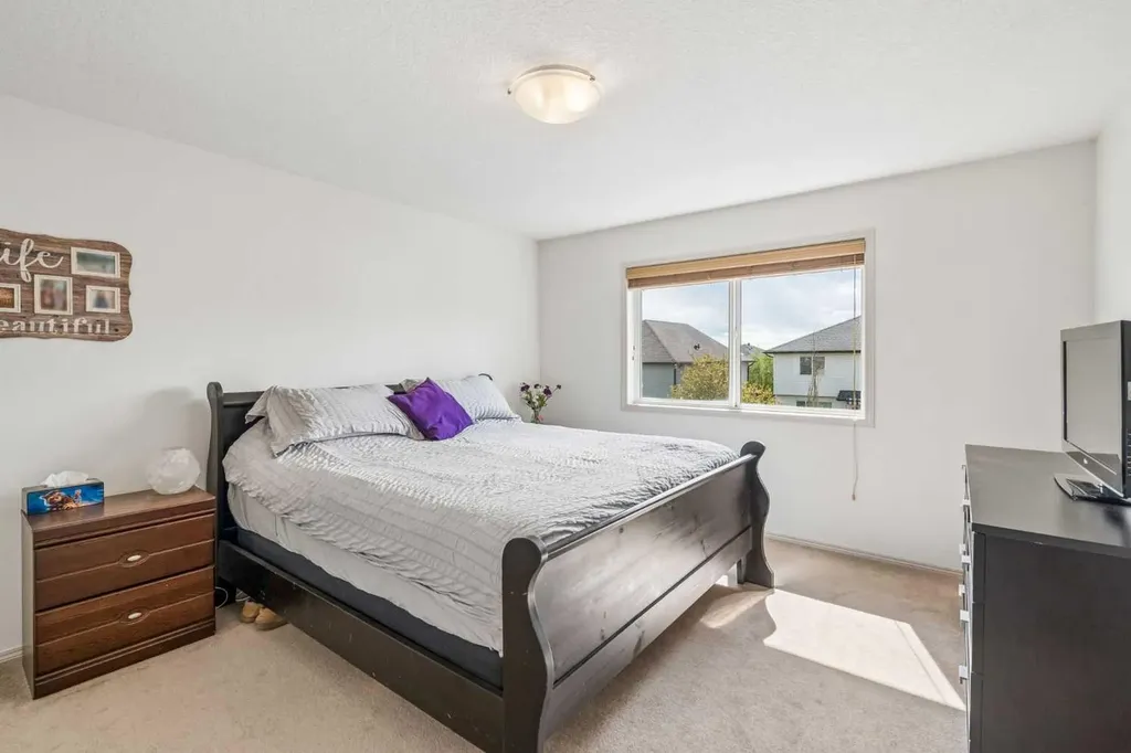 231 Hawkmere View Chestermere AB T1X 1T8