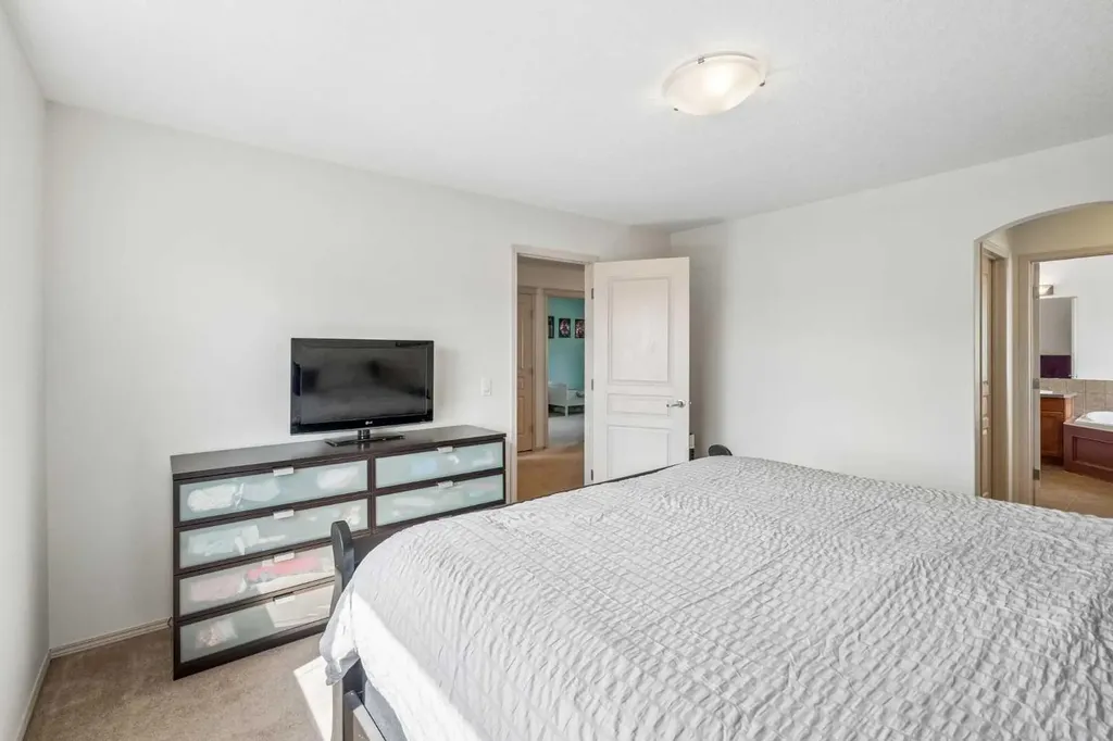 231 Hawkmere View Chestermere AB T1X 1T8