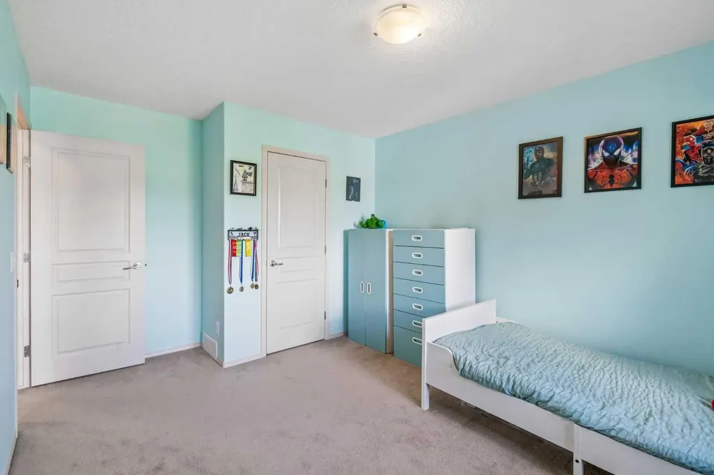 231 Hawkmere View Chestermere AB T1X 1T8