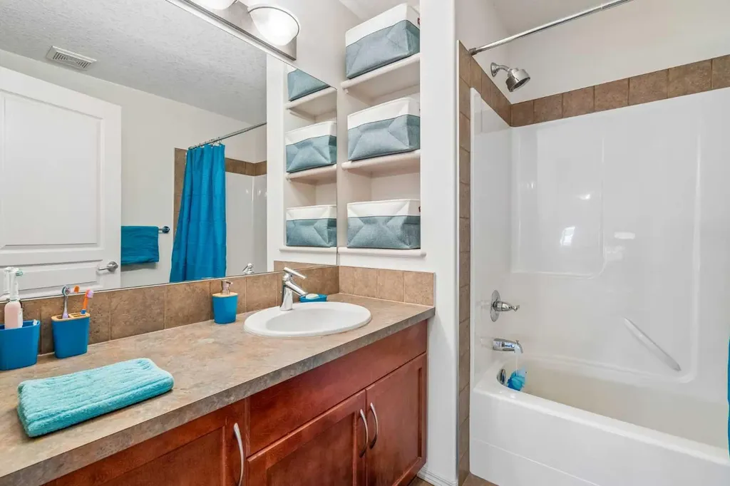 231 Hawkmere View Chestermere AB T1X 1T8