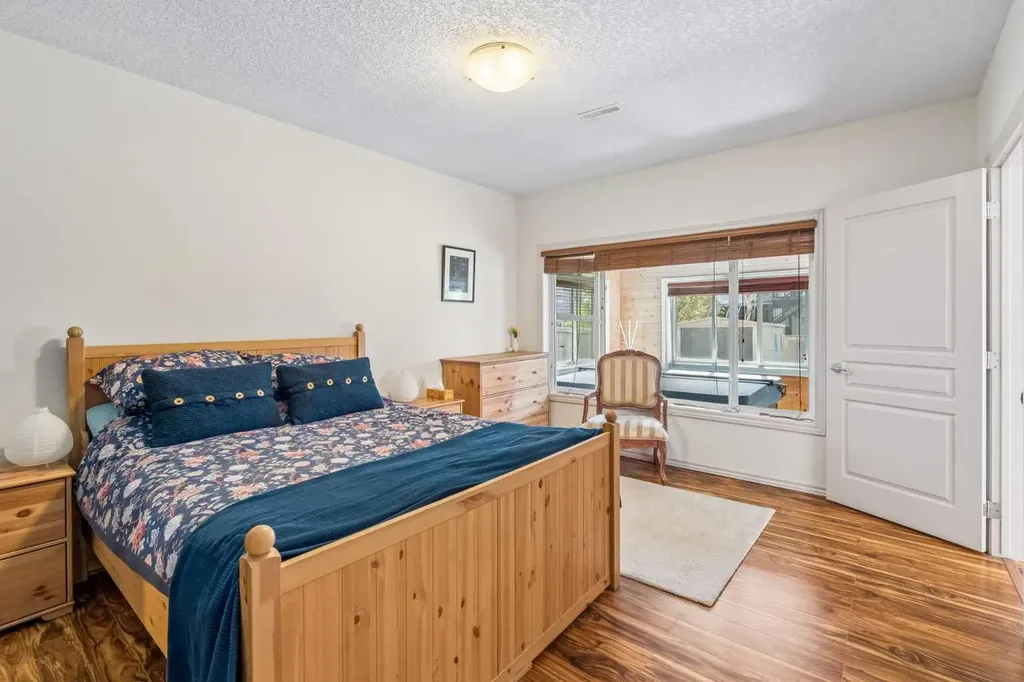231 Hawkmere View Chestermere AB T1X 1T8