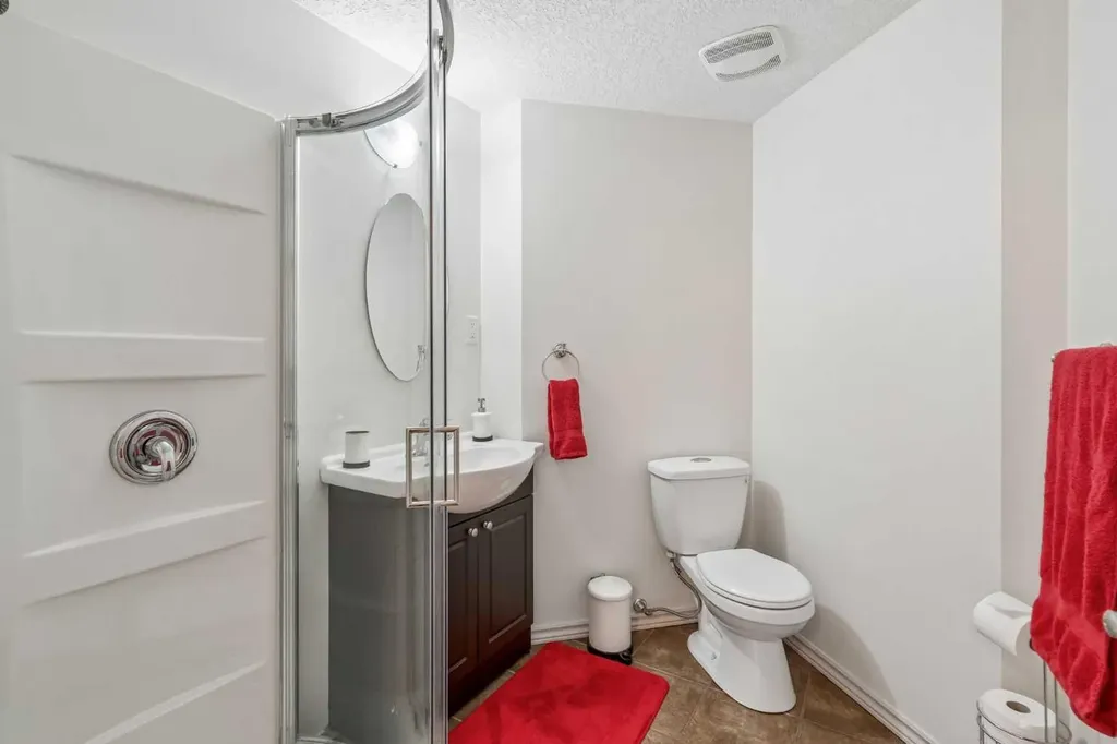231 Hawkmere View Chestermere AB T1X 1T8