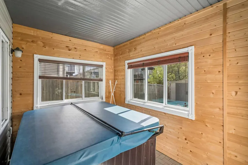 231 Hawkmere View Chestermere AB T1X 1T8