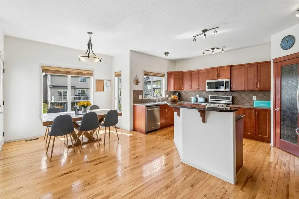 231 Hawkmere View Chestermere AB T1X 1T8