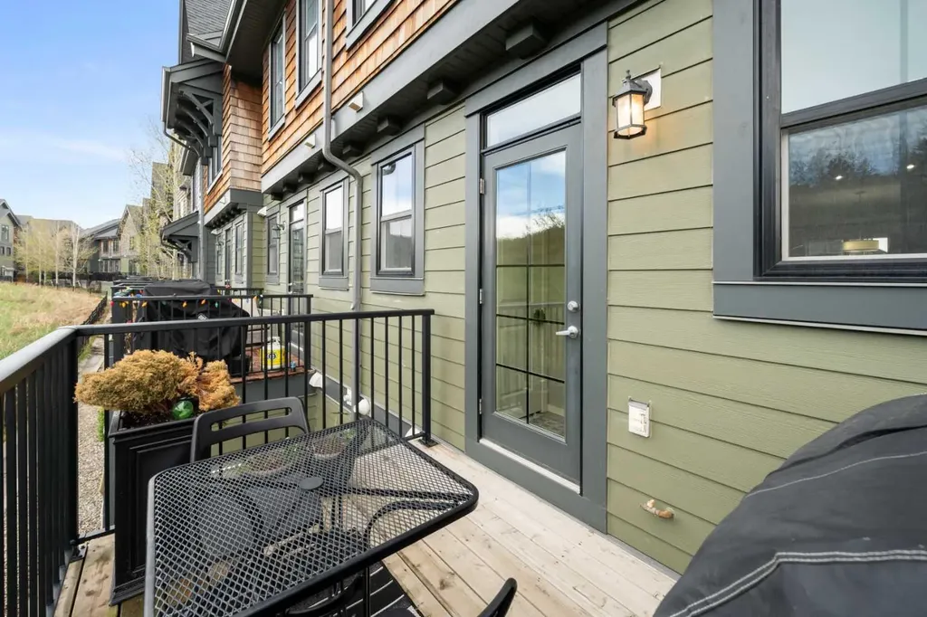 162 Ascot Point SW Calgary AB T3H 0X1