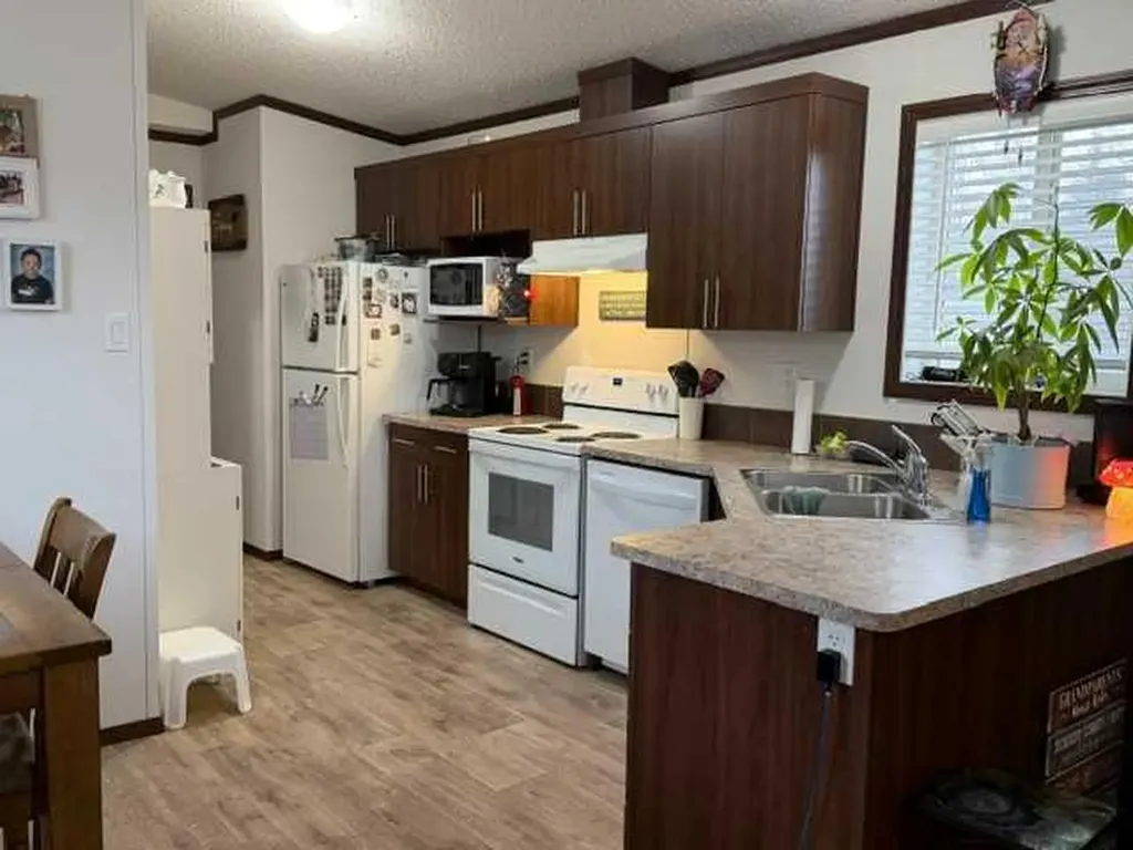 404 6 Avenue NW Slave Lake AB T0G 2A1