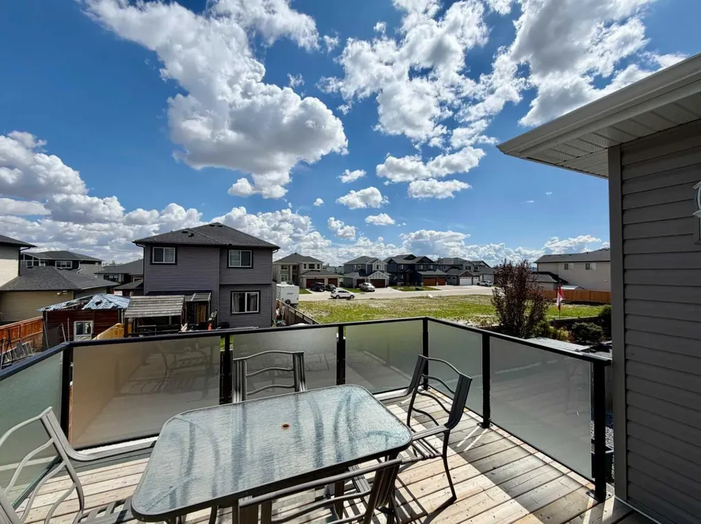 78 Lakes Estates Circle Strathmore AB T1P 1L8
