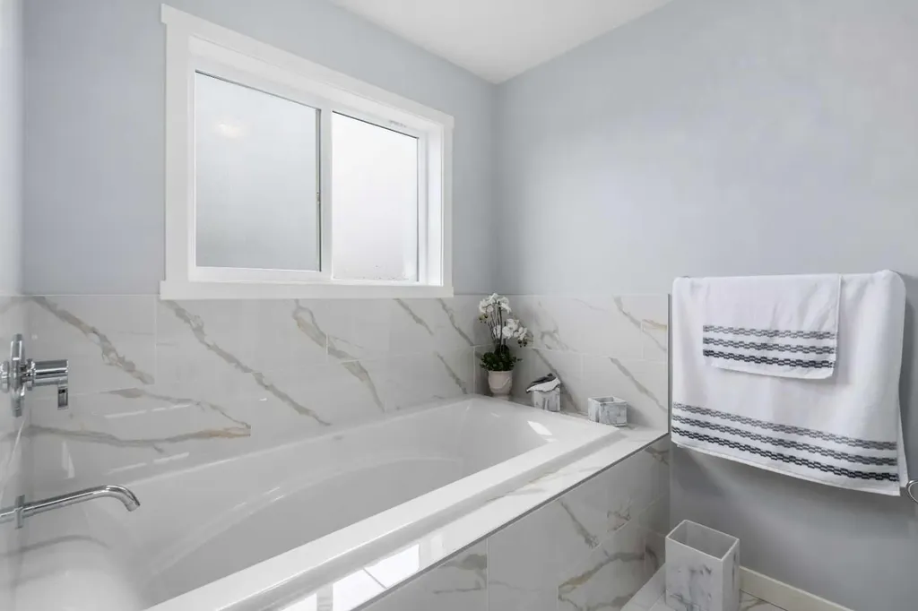 78 Lakes Estates Circle Strathmore AB T1P 1L8
