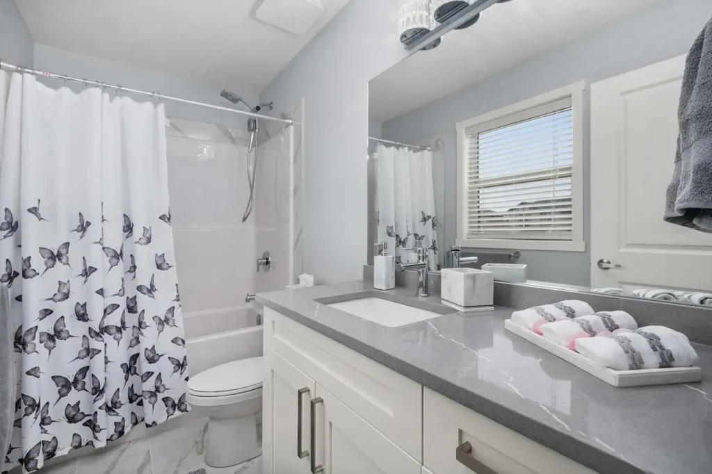 78 Lakes Estates Circle Strathmore AB T1P 1L8