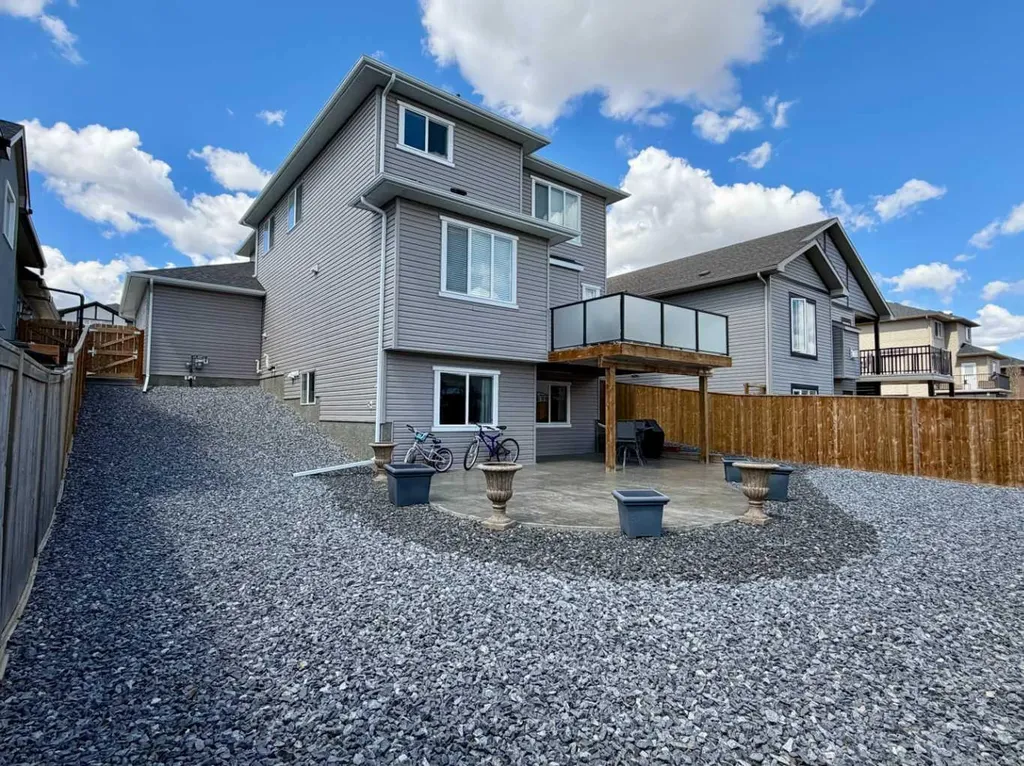 78 Lakes Estates Circle Strathmore AB T1P 1L8